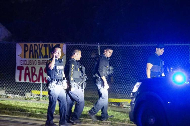 4 dead in shooting steps from Mexican presidential residence