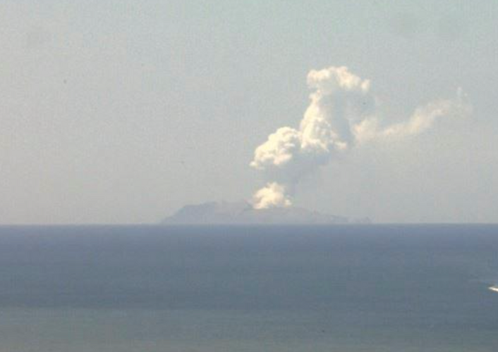 Five people die in New Zealand volcano eruption - UPDATED - 1 
