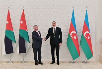 Official welcoming ceremony held for King Abdullah II of Jordan in Baku