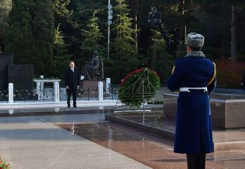 President Ilham Aliyev visited grave of national leader Heydar Aliyev - UPDATED -1 