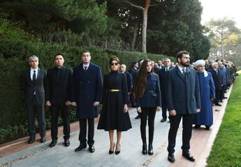President Ilham Aliyev visited grave of national leader Heydar Aliyev - UPDATED -1 