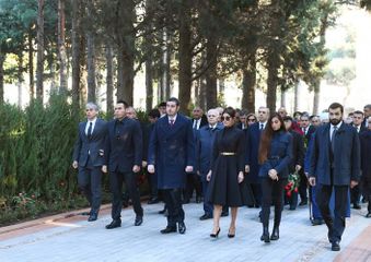 President Ilham Aliyev visited grave of national leader Heydar Aliyev - UPDATED -1 