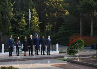 President Ilham Aliyev visited grave of national leader Heydar Aliyev - UPDATED -1 