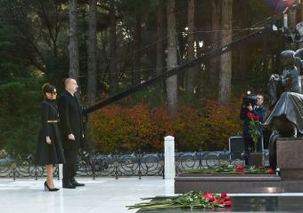 President Ilham Aliyev visited grave of national leader Heydar Aliyev - UPDATED -1 