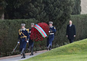 President Ilham Aliyev visited grave of national leader Heydar Aliyev - UPDATED -1 