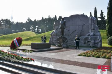 Azerbaijan respectfully commemorates National Leader Heydar Aliyev  - PHOTOSESSION