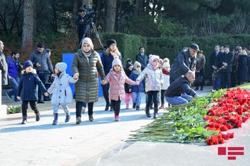 Azerbaijan respectfully commemorates National Leader Heydar Aliyev  - PHOTOSESSION