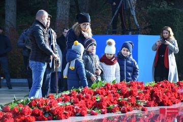 Azerbaijan respectfully commemorates National Leader Heydar Aliyev  - PHOTOSESSION