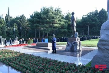 Azerbaijan respectfully commemorates National Leader Heydar Aliyev  - PHOTOSESSION