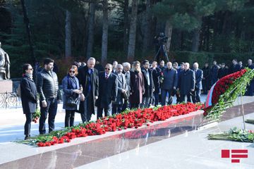 Azerbaijan respectfully commemorates National Leader Heydar Aliyev  - PHOTOSESSION