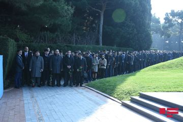 Azerbaijan respectfully commemorates National Leader Heydar Aliyev  - PHOTOSESSION