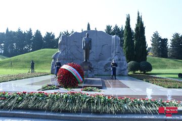 Azerbaijan respectfully commemorates National Leader Heydar Aliyev  - PHOTOSESSION