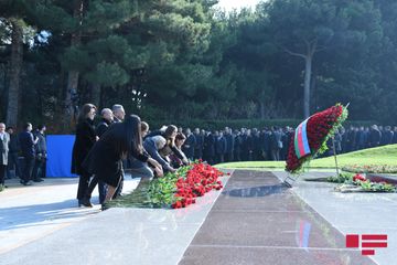 Azerbaijan respectfully commemorates National Leader Heydar Aliyev  - PHOTOSESSION