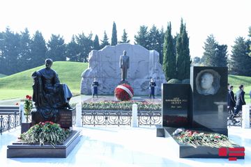 Azerbaijan respectfully commemorates National Leader Heydar Aliyev  - PHOTOSESSION