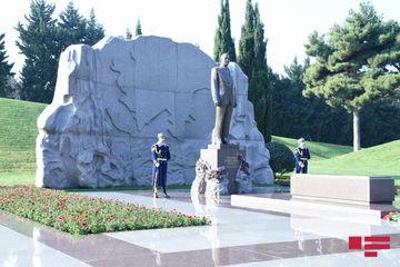 Azerbaijan respectfully commemorates National Leader Heydar Aliyev  - PHOTOSESSION