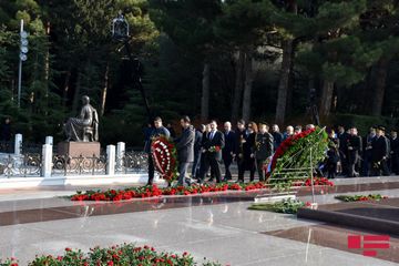 Azerbaijan respectfully commemorates National Leader Heydar Aliyev  - PHOTOSESSION