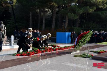 Azerbaijan respectfully commemorates National Leader Heydar Aliyev  - PHOTOSESSION