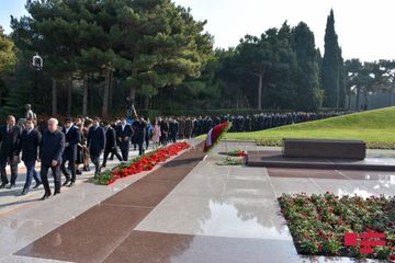 Azerbaijan respectfully commemorates National Leader Heydar Aliyev  - PHOTOSESSION