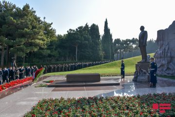 Azerbaijan respectfully commemorates National Leader Heydar Aliyev  - PHOTOSESSION