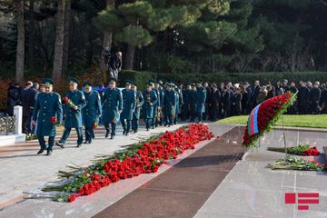 Azerbaijan respectfully commemorates National Leader Heydar Aliyev  - PHOTOSESSION