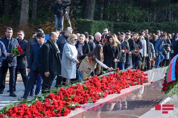 Azerbaijan respectfully commemorates National Leader Heydar Aliyev  - PHOTOSESSION