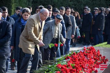 Azerbaijan respectfully commemorates National Leader Heydar Aliyev  - PHOTOSESSION