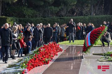 Azerbaijan respectfully commemorates National Leader Heydar Aliyev  - PHOTOSESSION