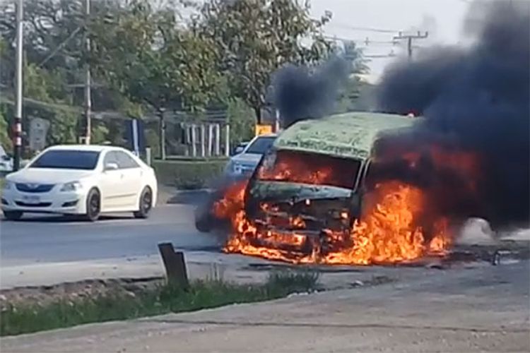 15 killed as fire engulfs passenger bus in Pakistan - UPDATED
