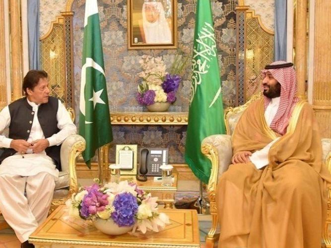 Pakistani PM leaves for a day-visit to Saudi Arabia