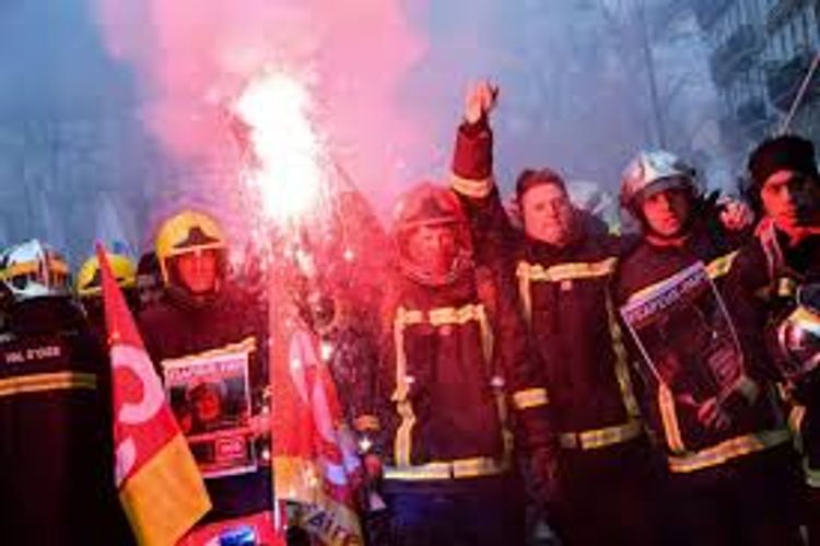 French unions fail to gain new momentum in pension protests