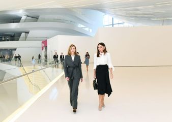Ukrainian first lady Elena Zelenskaya viewed Heydar Aliyev Center