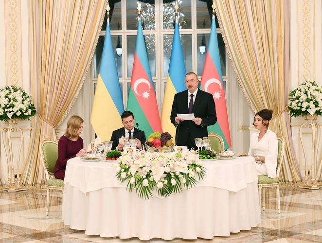 President Ilham Aliyev hosted official reception in honor of Ukrainian President Volodymyr Zelensky