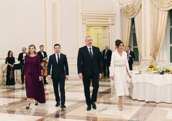 President Ilham Aliyev hosted official reception in honor of Ukrainian President Volodymyr Zelensky