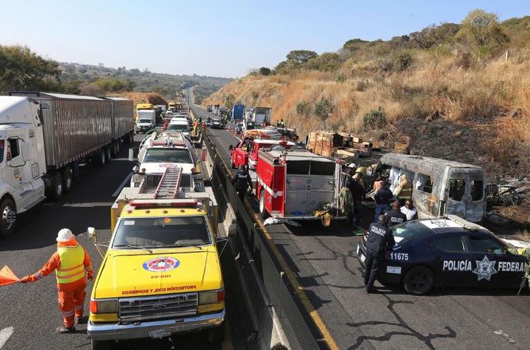 Fiery car crash kills 14 on Mexican highway