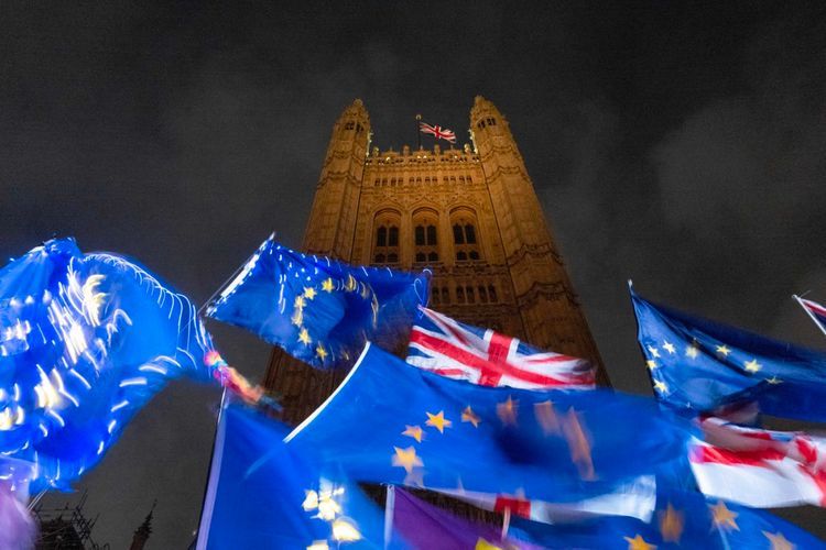 UK lawmakers back Brexit law