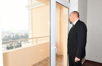 Ceremony held to give out apartments and cars to Karabakh war disabled and those equated to them