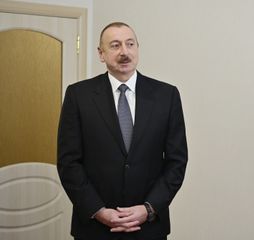 Ceremony held to give out apartments and cars to Karabakh war disabled and those equated to them