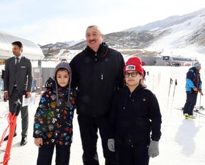 President Ilham Aliyev and first lady Mehriban Aliyeva viewed work done at Shahdag Tourism Center - UPDATED