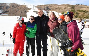 President Ilham Aliyev and first lady Mehriban Aliyeva viewed work done at Shahdag Tourism Center - UPDATED