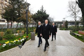 President Ilham Aliyev viewed ongoing renovation works in another park in Baku - UPDATED