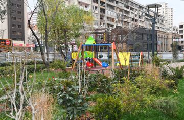 President Ilham Aliyev viewed ongoing renovation works in another park in Baku - UPDATED