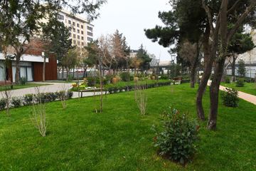 President Ilham Aliyev viewed ongoing renovation works in another park in Baku - UPDATED