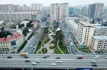 President Ilham Aliyev viewed ongoing renovation works in another park in Baku - UPDATED