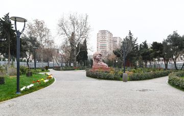 President Ilham Aliyev viewed ongoing renovation works in another park in Baku - UPDATED