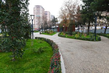President Ilham Aliyev viewed ongoing renovation works in another park in Baku - UPDATED