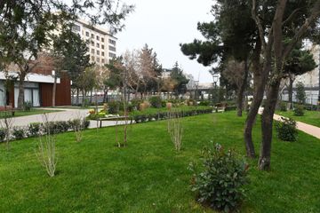 President Ilham Aliyev viewed ongoing renovation works in another park in Baku - UPDATED