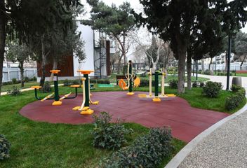 President Ilham Aliyev viewed ongoing renovation works in another park in Baku - UPDATED