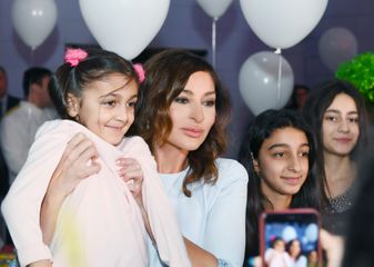 Heydar Aliyev Foundation arranges traditional New Year party for children First Vice-President Mehriban Aliyeva attended the event