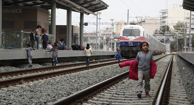 Prime Minister: "Greece pledges accommodation, care for 4,000 homeless refugee children"