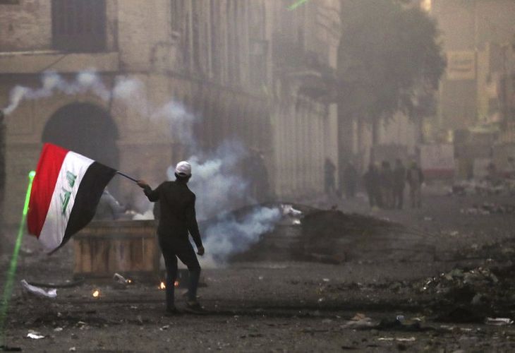 Iraqi officials: "2 protesters dead amid ongoing clashes"